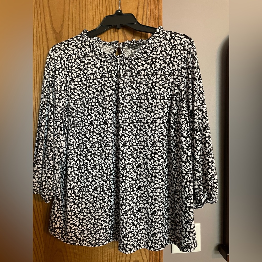 Plus size 1X Adrianna Papell  blouse